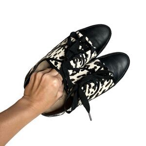 Donald Pliner Animal Print Calf Hair Platform Sneakers Size 9M Quiet Luxury Chic